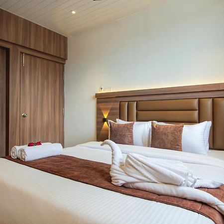 Hotel Galaxy Inn Нави Мумбай Екстериор снимка