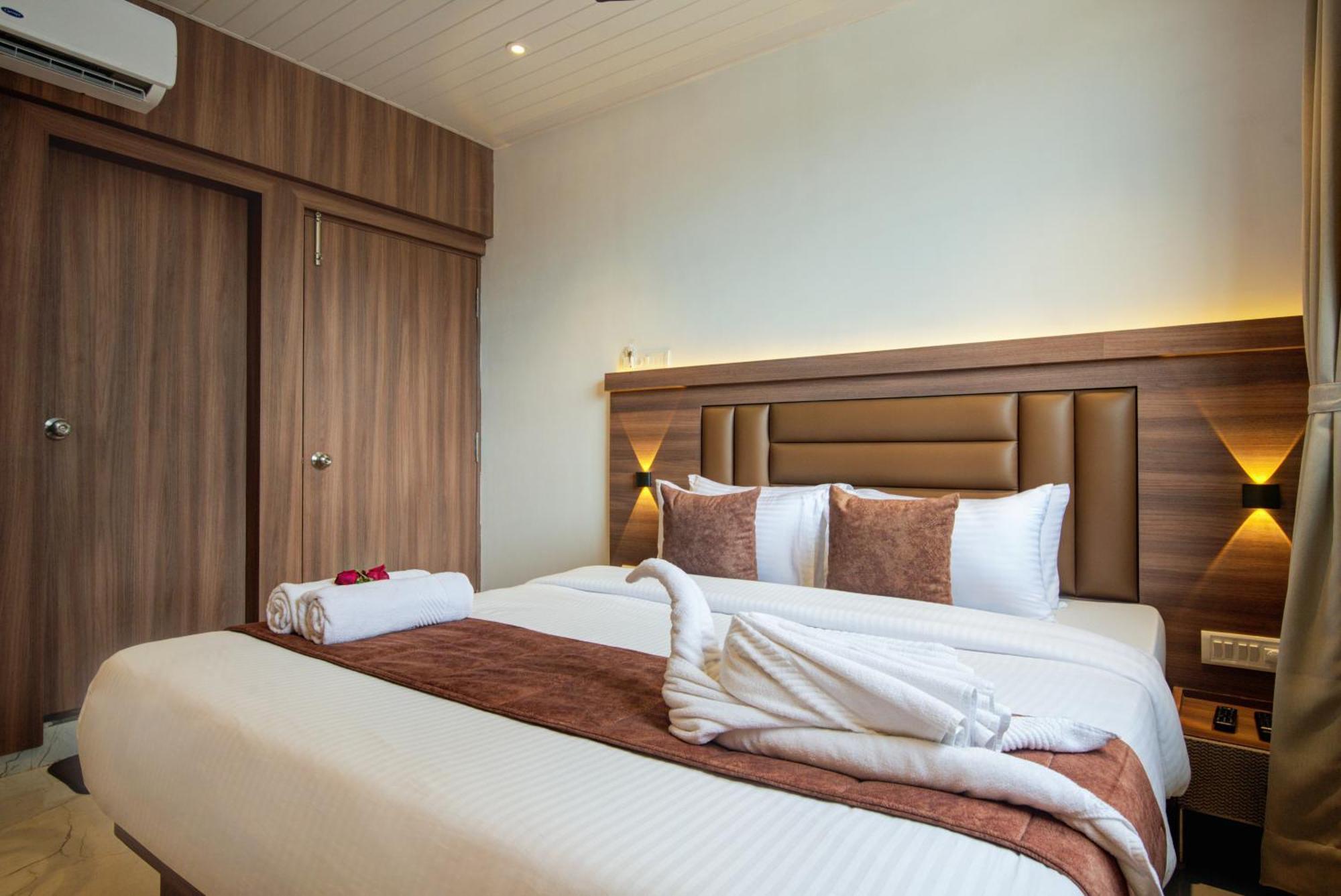 Hotel Galaxy Inn Нави Мумбай Екстериор снимка