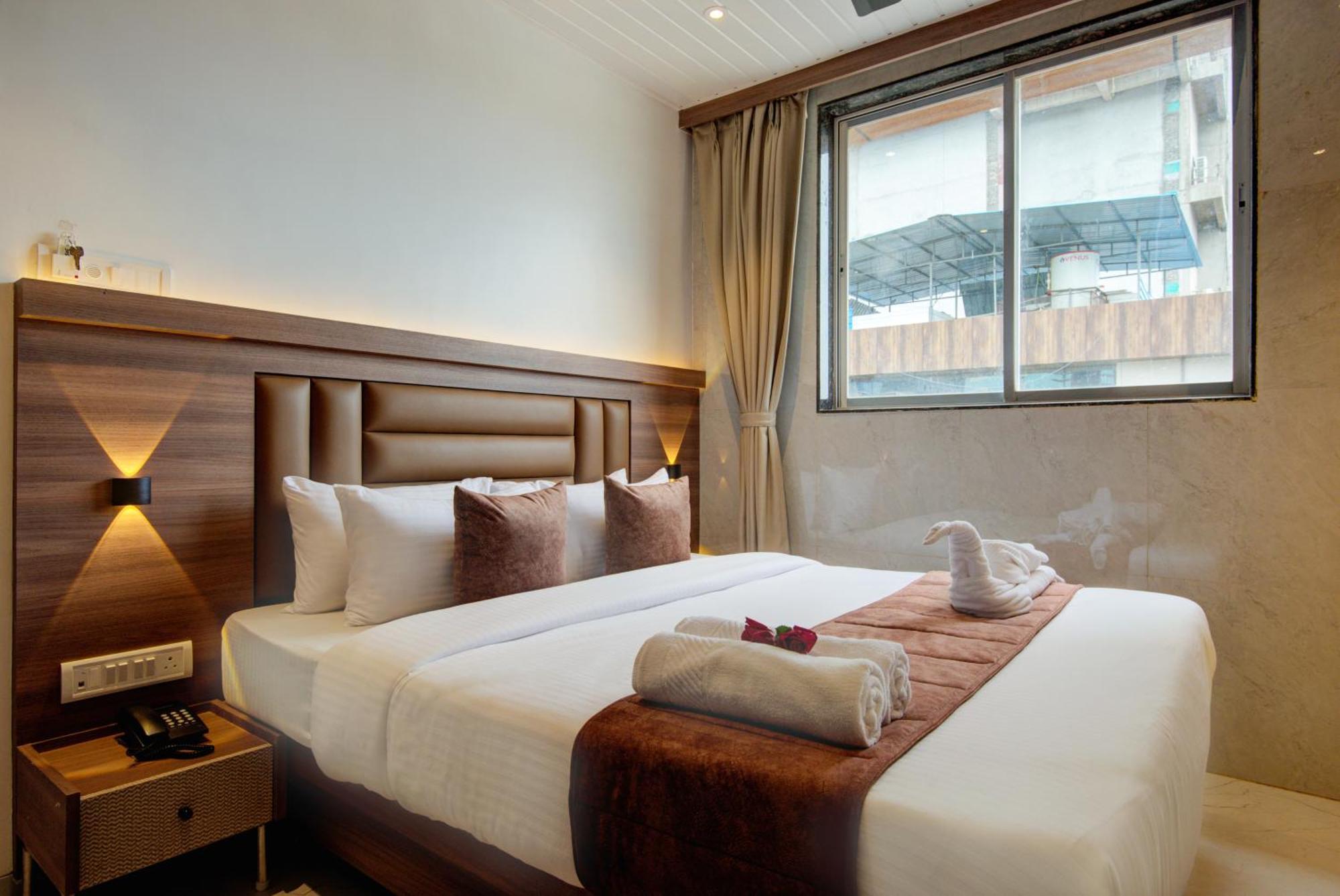 Hotel Galaxy Inn Нави Мумбай Екстериор снимка