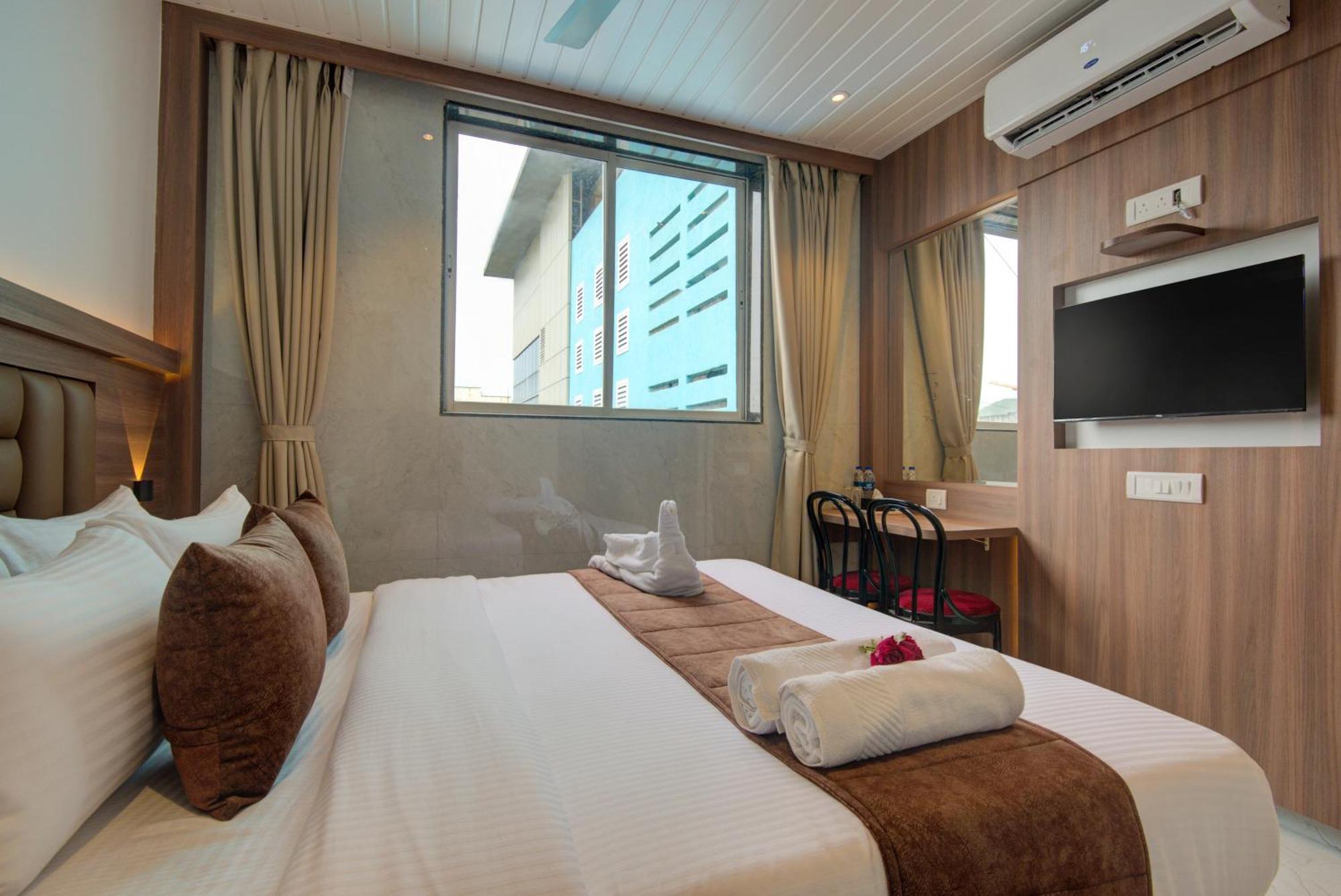 Hotel Galaxy Inn Нави Мумбай Екстериор снимка