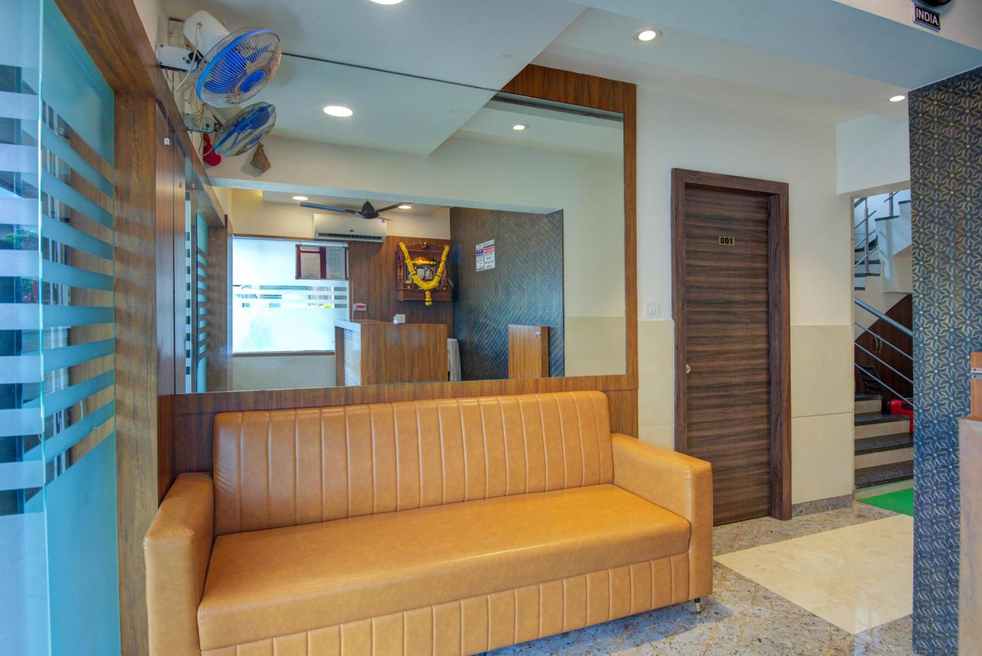 Hotel Galaxy Inn Нави Мумбай Екстериор снимка