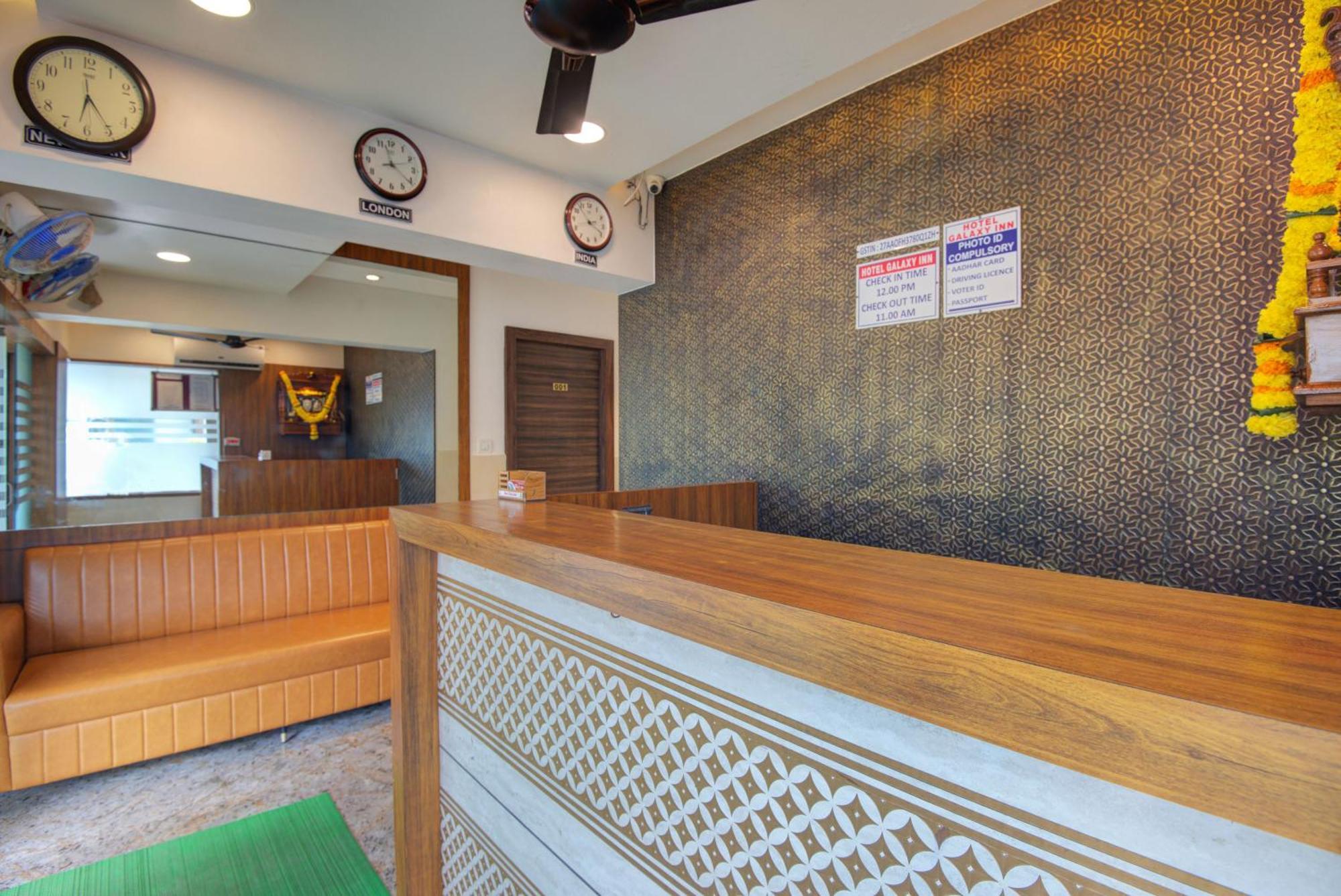 Hotel Galaxy Inn Нави Мумбай Екстериор снимка