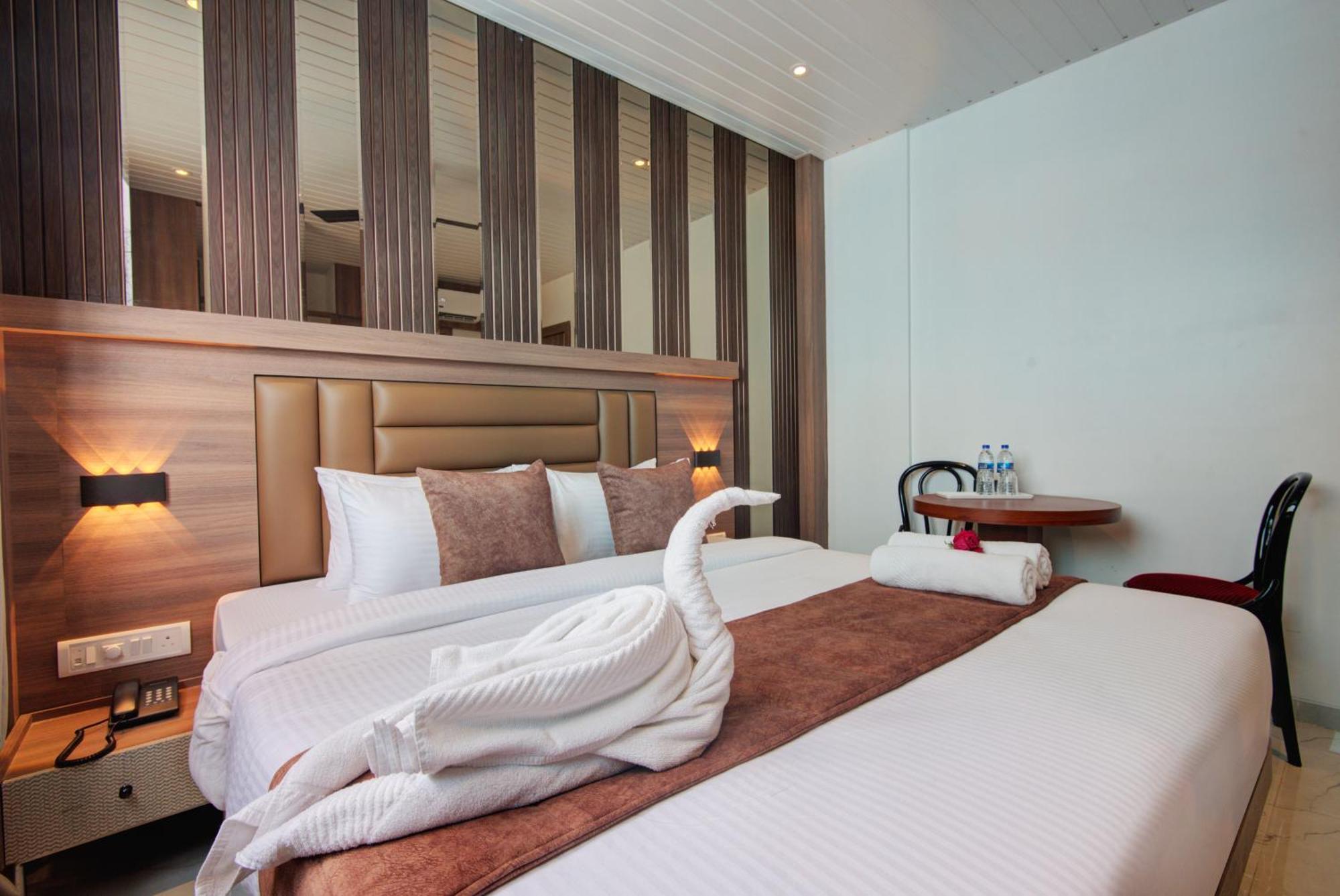 Hotel Galaxy Inn Нави Мумбай Екстериор снимка
